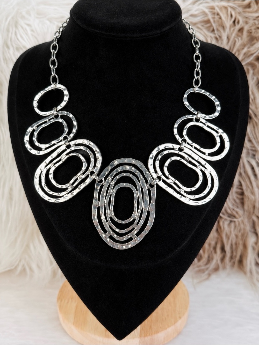 Pretty silvertone, lightweight hammered costume statement, necklace